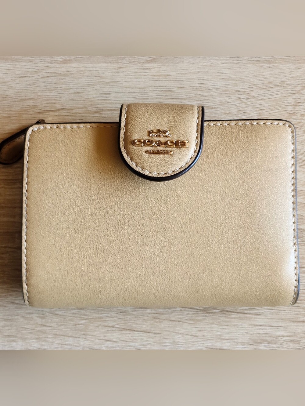 Coach MEDIUM corner Zip Crossgrain Leather Beige Wallet Taupe / Gold